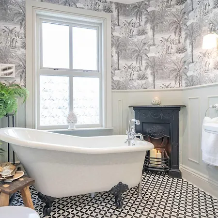 Dom wakacyjny Nellie's Retreat - Luxury 3-bed Pet Friendly In