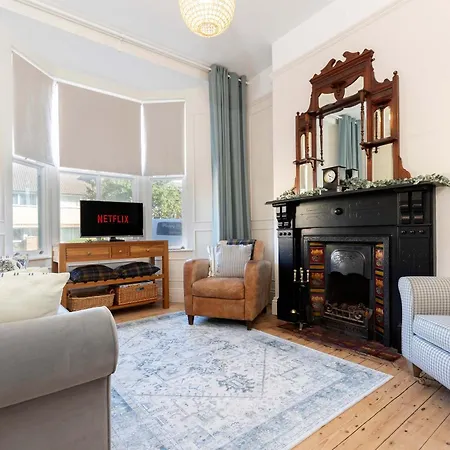 Dom wakacyjny Nellie's Retreat - Luxury 3-bed Pet Friendly In *