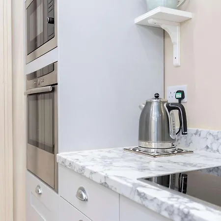 Dom wakacyjny Nellie's Retreat - Luxury 3-bed Pet Friendly In *